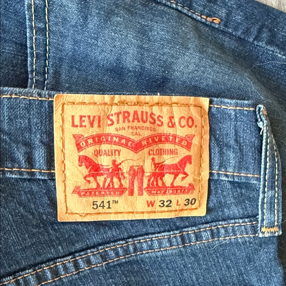 Levi's Men's Classic Indigo Straight Jeans - Picture 2 of 6